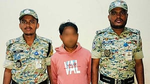 শাহজালালে ‘সহযাত্রীর হাতে’ লাগেজ চুরি, গ্রেপ্তার ১