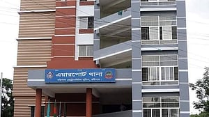 বরিশালে ঠিকাদারকে লক্ষ্য করে গুলি, খাল ঝাঁপিয়ে রক্ষা