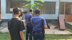 নওগাঁয় স্কুলের শহীদ মিনার ভাঙার অভিযোগ