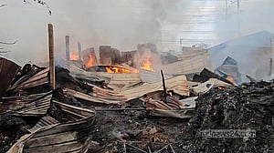 গাজীপুরে পুড়ে গেছে মসজিদ, ঝুট গুদামসহ দোকানপাট