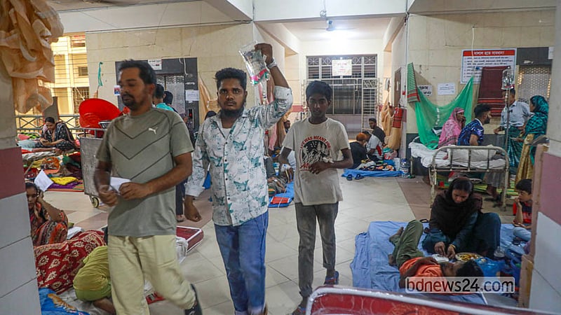 ঢাকার মুগদা মেডিকেল কলেজ হাসপাতালে প্রায় সারা বছরই ডেঙ্গু রোগীর আসা-যাওয়া থাকে। &amp;nbsp;&amp;nbsp;ছবি: আব্দুল্লাহ আল মমীন