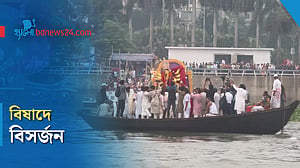 কৈলাসে ফিরলেন 'দুর্গতিনাশীনি'