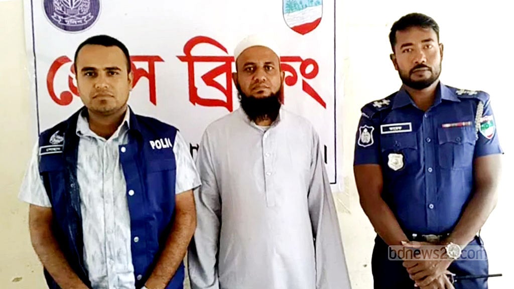 কুষ্টিয়ায় ধর্ষণচেষ্টার অভিযোগে মাদ্রাসা শিক্ষক গ্রেপ্তার