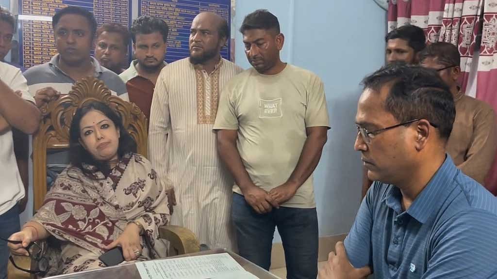 ওসির সঙ্গে রুমিনের বাদানুবাদ, বললেন ‘আপনি বিরাট আওয়ামী লীগ ছিলেন’