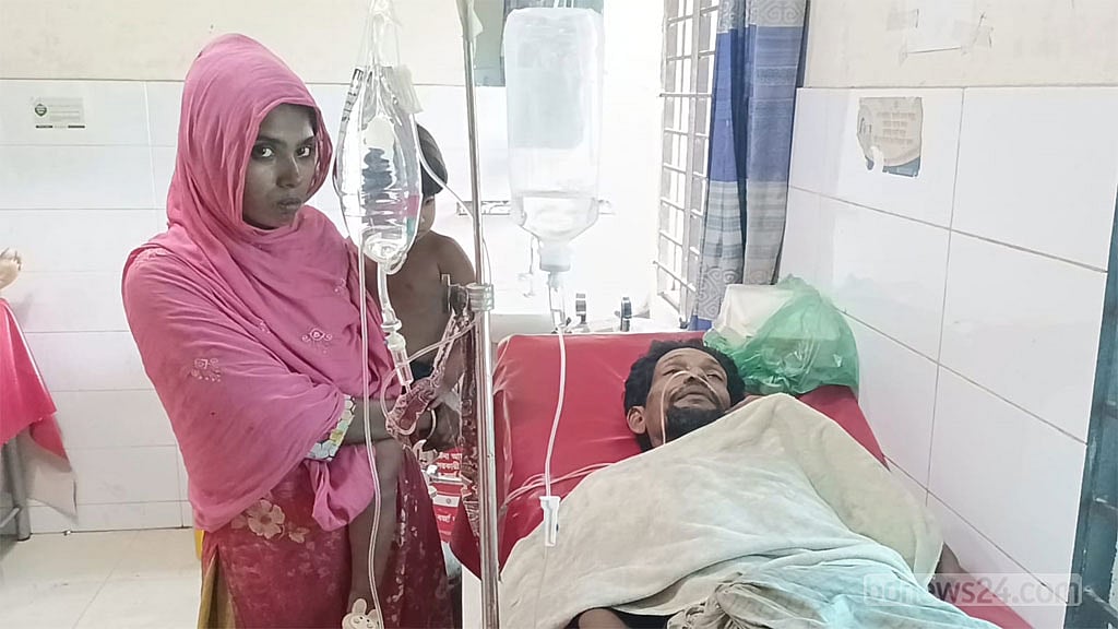 বিল থেকে ধরে বাড়িতে পুষছিলেন গোখরা, কামড় খেয়ে হাসপাতালে কাঠমিস্ত্রি