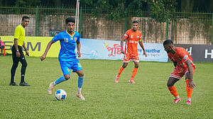 তিন লাল কার্ডের ম্যাচে আবাহনীর হার