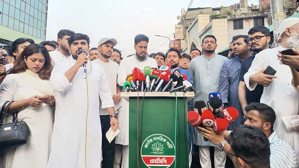 আওয়ামী লীগ ও ভারতের সঙ্গে ‘সমঝোতা’ করে দেশ চালাচ্ছে সরকার: নাহিদ ইসলাম