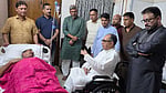 ভূমিমন্ত্রীকে হাসপাতালে দেখতে গেলেন মির্জা আব্বাস