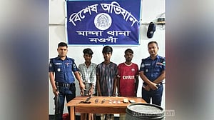 নওগাঁয় মাদক ও দেশীয় অস্ত্রসহ ৩ তরুণ গ্রেপ্তার