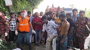 ফরিদপুরে বাসের সঙ্গে সংঘর্ষে অ্যাম্বুলেন্সের ৩ আরোহী নিহত