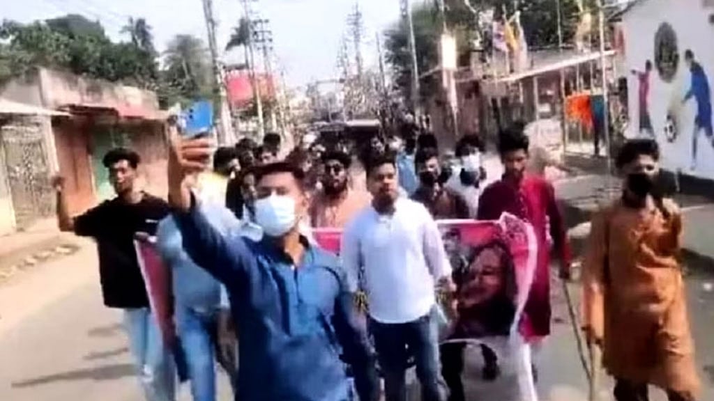 কুমিল্লায় শেখ হাসিনার দেশে ফেরার স্লোগানে ছাত্রলীগের মিছিল, গ্রেপ্তার ১৮