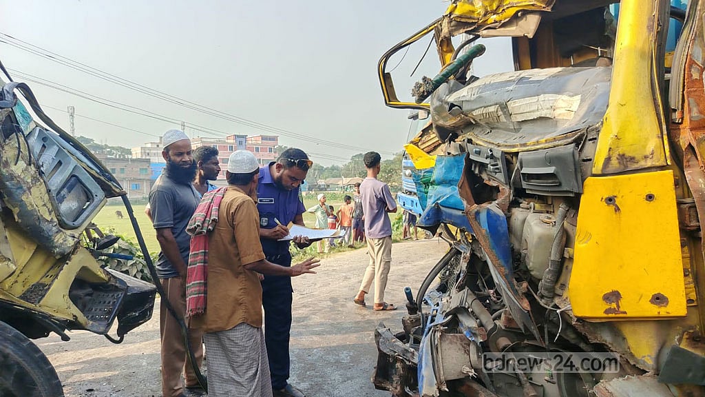 ব্রাহ্মণবাড়িয়ায় বাস-ট্রাকের সংঘর্ষে নিহত ২, আহত ১৩