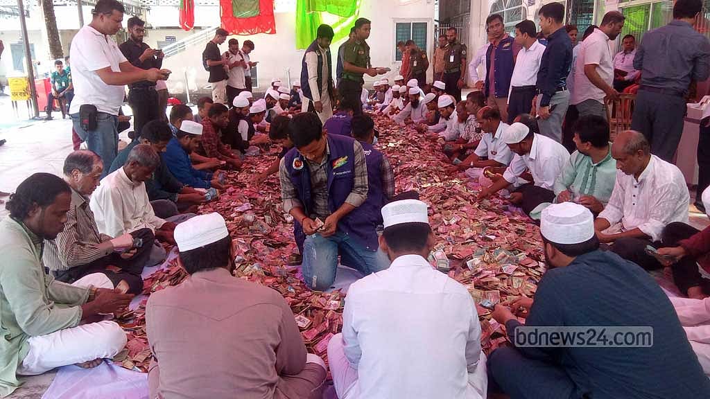 শাহজালাল মাজারে পঞ্চমবারের গণনায় মিলছে ৮৮ লাখ ৬৫ হাজার টাকা