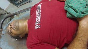 খুলনায় সকালে যুবদল নেতা, সন্ধ্যায় মুদি দোকানিকে গুলি