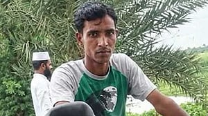 বরিশালে পুকুরে ঝাপিয়ে, খাটের নীচে লুকিয়েও বাঁচতে পারলেন না যুবক