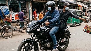 শ্যামলীতে ছিনতাইকারীর কবলে সাংবাদিক, ব্যাগ খোয়ালেন স্ত্রী