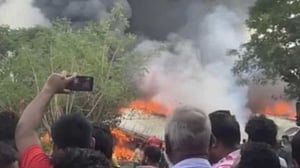 গাজীপুরে কারখানার গোডাউনে আগুন, নিয়ন্ত্রণে ফায়ারের ৮ ইউনিট
