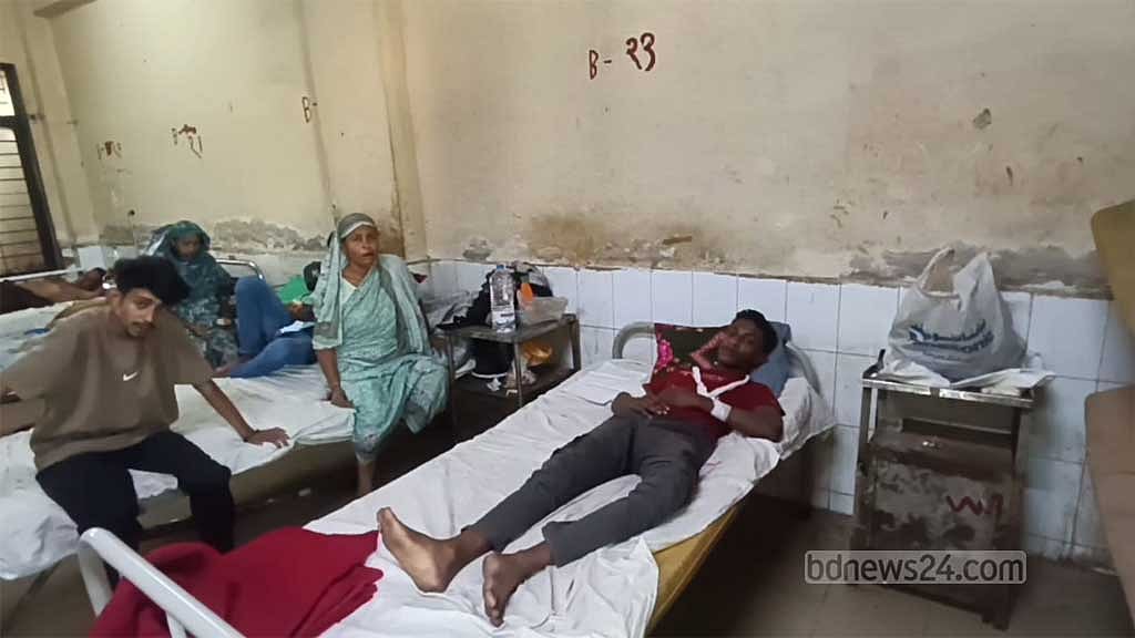 নোয়াখালীতে প্রবাসী ও তরুণকে গুলি, একজনের মোটরসাইকেল ছিনতাই