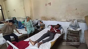 নোয়াখালীতে প্রবাসী ও তরুণকে গুলি, একজনের মোটরসাইকেল ছিনতাই