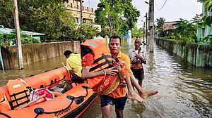 ভারতে ধেয়ে যাচ্ছে শক্তিশালী ঘূর্ণিঝড় অর্নব, উড়িষ্যায় রেড এলার্ট
