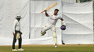 উড়ন্ত পথচলায় এবার মাহফিজুলের অপরাজিত ২১৭