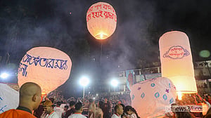 প্রবারণা পূর্ণিমায় ফানুস উৎসব