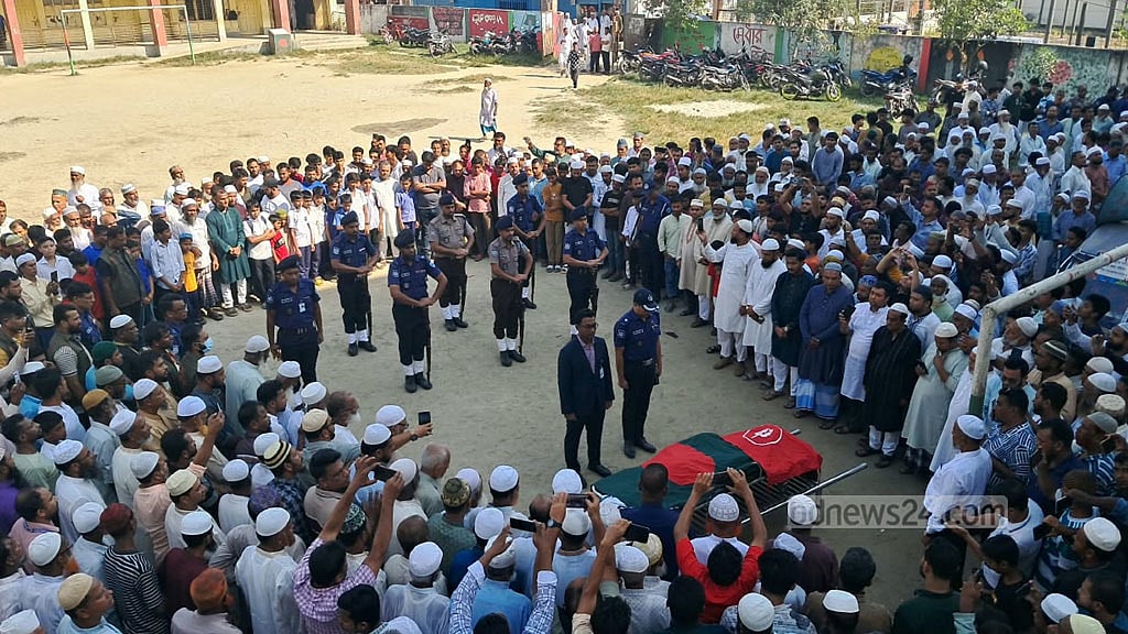 চাঁদপুরে রাষ্ট্রীয় মর্যাদায় দাফন মুক্তিযোদ্ধা শফিকুর রহমানের