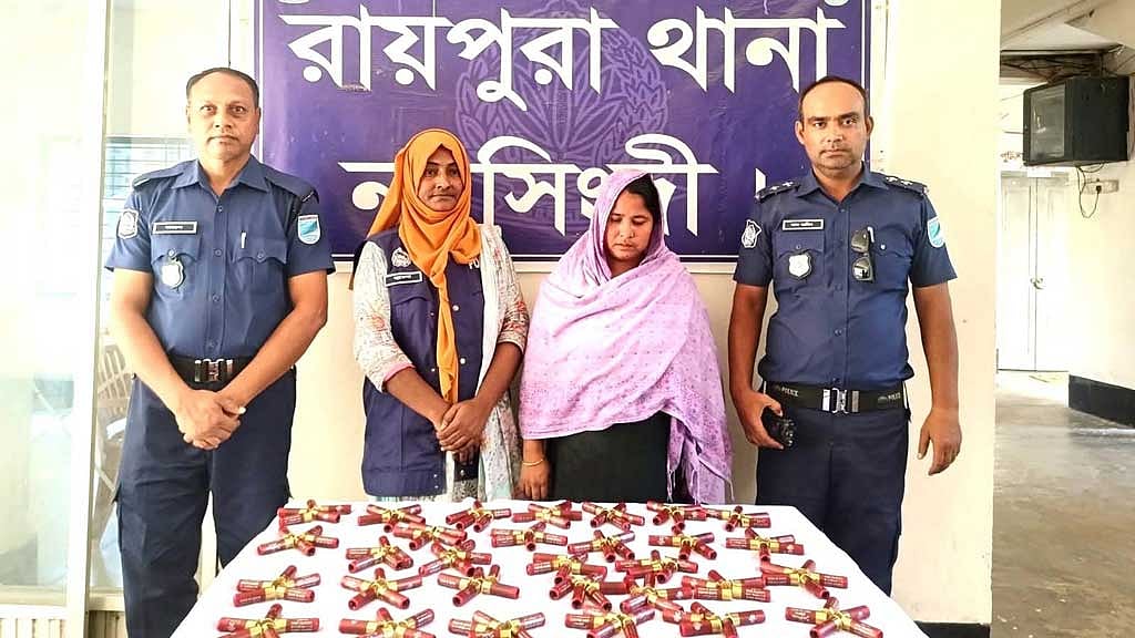 নরসিংদীতে বাসে তল্লাশি, নারীর কাছে মিলল ১৪০ রাউন্ড গুলি