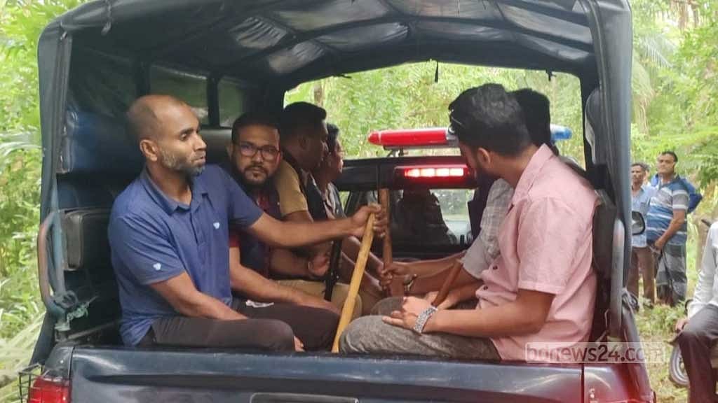 বরিশালে পূজার ‘দাওয়াতে’ এসে আওয়ামী লীগের ৭ নেতাকর্মী গ্রেপ্তার
