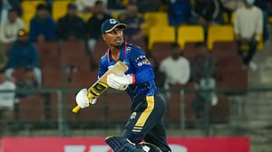 বিদেশি লিগে অভিষেকে উজ্জ্বল আরিফুল, ব্যর্থ আকবর