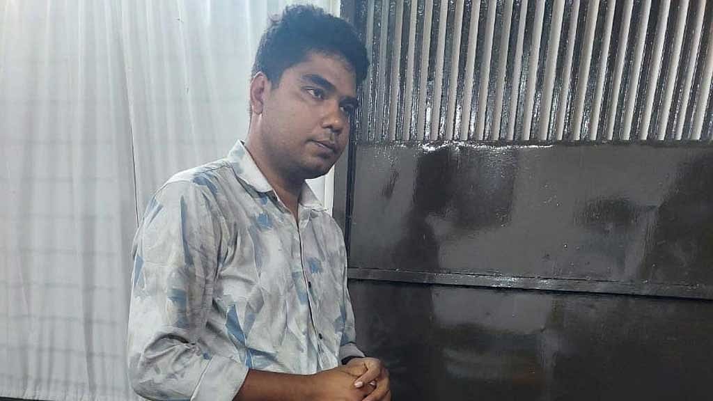 র‍্যাব-পুলিশ পরিচয়ে কুরিয়ারের অফিস থেকে কার্টন নেওয়ার চেষ্টা, গ্রেপ্তার ১