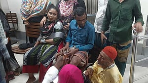 সম্বল নিয়ে ফিরছিলেন বাড়িতে, হারালেন সন্তানকে