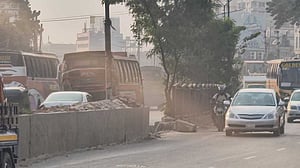 শীতের আগেই গাবতলী-কল্যাণপুর সড়কে ধুলার ভোগান্তি