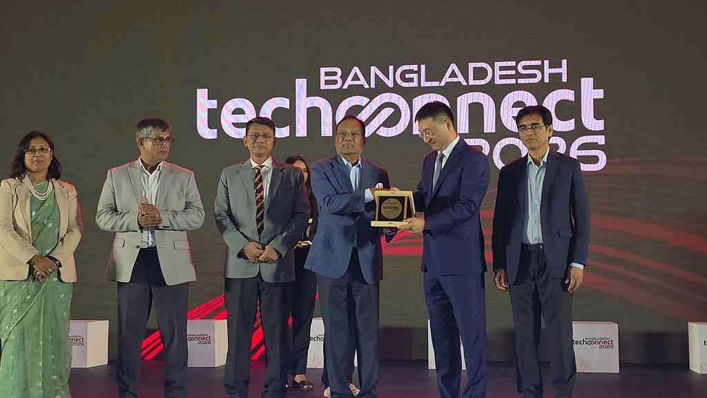 ৫ হাজার টাকার স্মার্টফোন উৎপাদনের উদ্যোগ নিয়েছে সরকার: আইসিটি সচিব