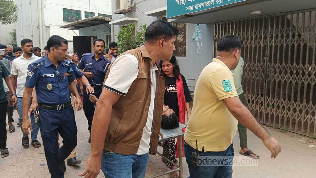 লক্ষ্মীপুরে বাসা থেকে ডেকে নিয়ে ব্যবসায়ীকে গুলি করে হত্যা, আটক ২