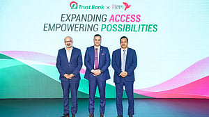 ট্রাস্ট ব্যাংকের সেবা এখন বিকাশ অ্যাপে
