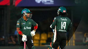 ভালো শুরুর পর থামলেন মেহেদি, সাকিবের মন্থর ইনিংস