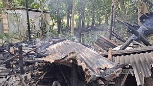 মাদারীপুরে মসজিদ কমিটি নিয়ে দুপক্ষের সংঘর্ষ, বসতঘরে আগুন-লুটপাট