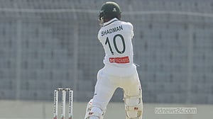 সাদমানকে ৯৯ রানে রেখে ফের খেলা বন্ধ