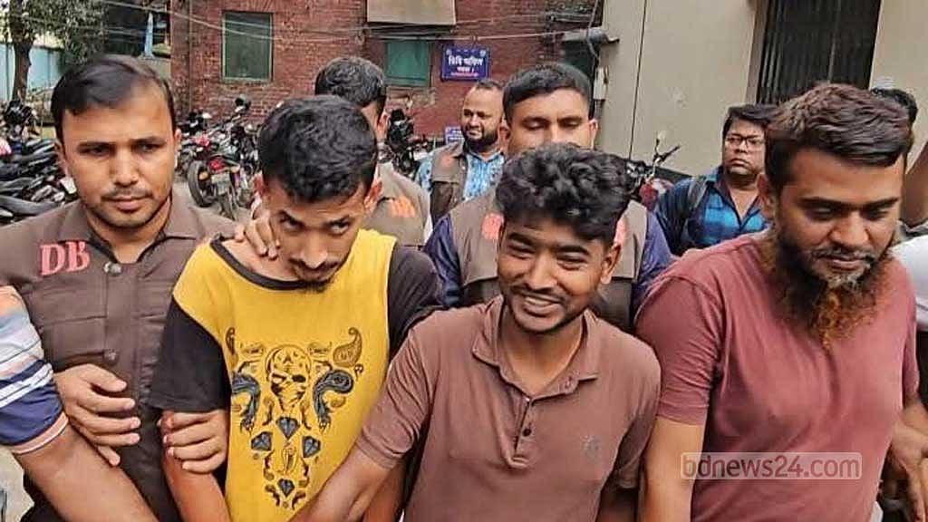 ১০২ ভরি স্বর্ণ ছিনতাইয়ে গ্রেপ্তার ৪, উদ্ধার ৮৮ লাখ টাকা