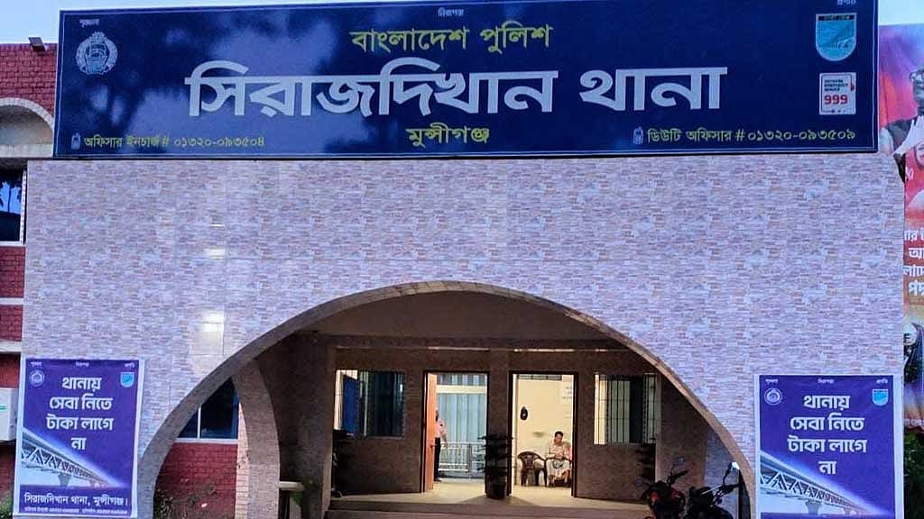 হামলায় জখম বাবা মারা গেলেন হাসপাতালে, মেয়ের লাশ মিলল ক্ষেতে