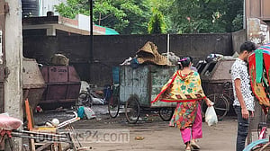 পরিচ্ছন্ন দেশ চাই, কিন্তু নিজেকে বদলাতে চাই না