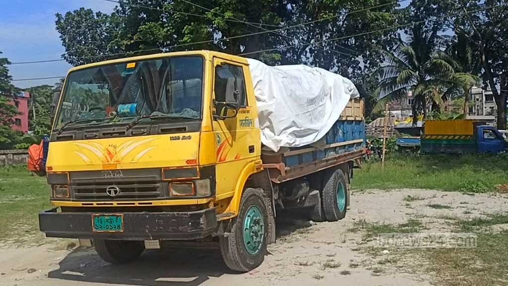 ফরিদপুরে ২৫০ বস্তা সারসহ ডিলার ও ট্রাক চালকের সহকারী আটক