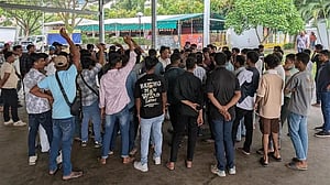 সিঙ্গাপুরে কাজ হারিয়ে অনিশ্চয়তায় দুই প্রতিষ্ঠানের শতাধিক বাংলাদেশি
