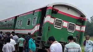 ৬ ঘণ্টা পর ঢাকার সঙ্গে উত্তরাঞ্চলের ট্রেন যোগাযোগ স্বাভাবিক