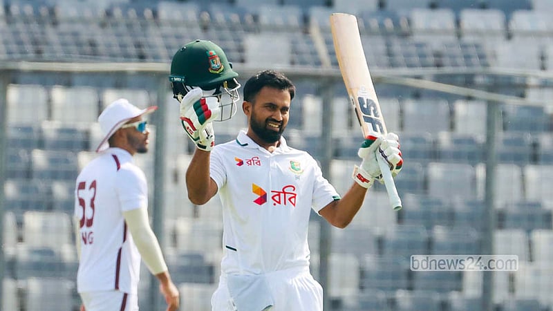 মিরপুর টেস্টে সাদমান ইসলামের সেঞ্চুরি উদযাপন। এলবিডাব্লিউয়ের শিকার হওয়ার আগে ২৩৪ বলে ১০৫ রানের ইনিংস খেলেন তিনি। ছবি : শামছুল হক রিপন