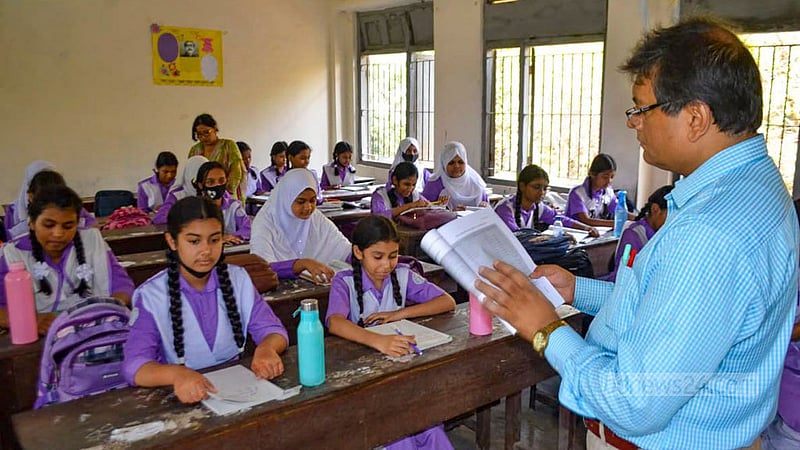 মাউশি ভাগের ‘দ্বন্দ্বে’ কার লাভ, কার ক্ষতি?