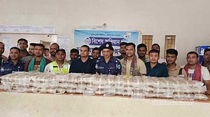 জেলের ছদ্মবেশে অভিযান: চকরিয়ায় সাড়ে ১২ লাখ ইয়াবা জব্দ