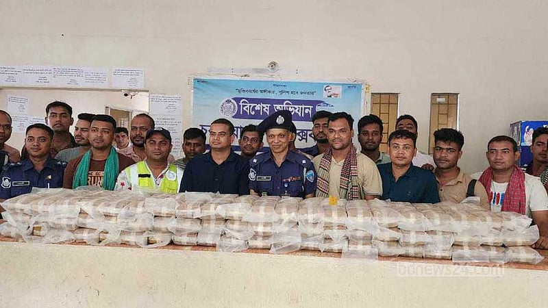 জেলের ছদ্মবেশে অভিযান: চকরিয়ায় সাড়ে ১২ লাখ ইয়াবা জব্দ