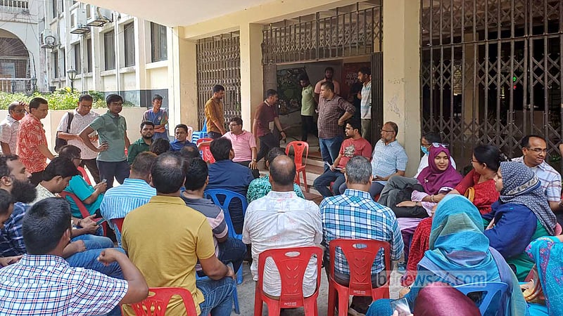 কুমিল্লা বিশ্ববিদ্যালয়ে শিক্ষকদের ওপর ‘হামলা’, উপাচার্যের পদত্যাগ দাবি
